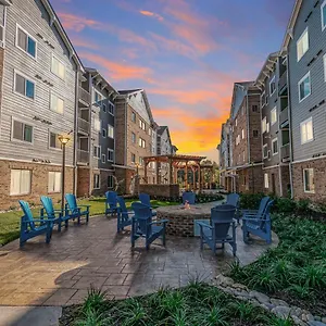 https://the-professional-5-mins-to-carowinds.1sthotelscharlotte.com